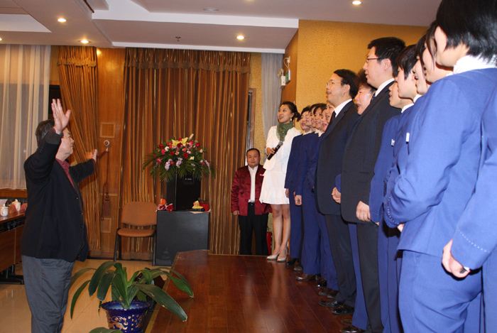 合唱《家政之歌》  指挥：中国家庭服务业协会执行会长张建纪