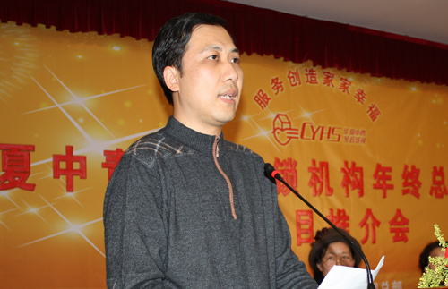 文明好用户代表杜小强上台发言