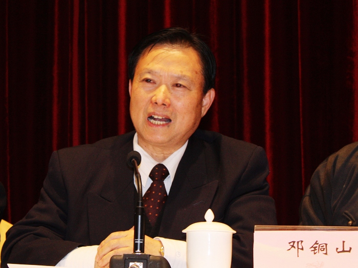 中华慈善总会副会长、原空军政治部副主任邓铜山